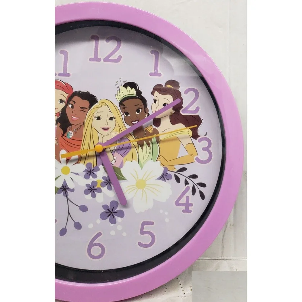 Round Plastic Decor. Wall 10